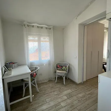Bianco Apartment *